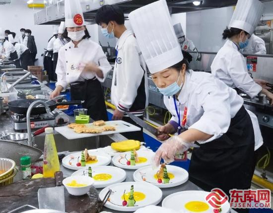 漳州：两岸“厨娘”同台切磋厨艺 大展身手