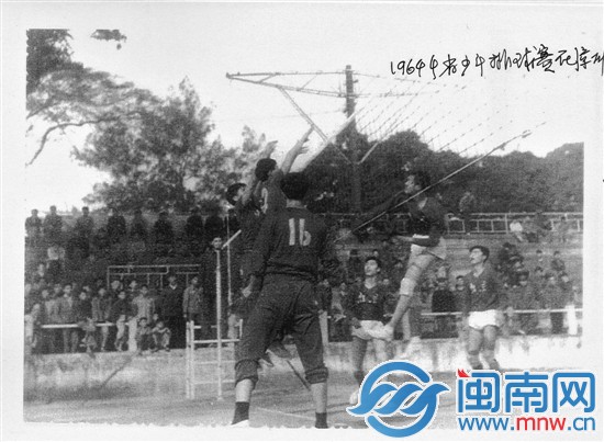 1964年，省少年排球赛在漳州中山公园举行